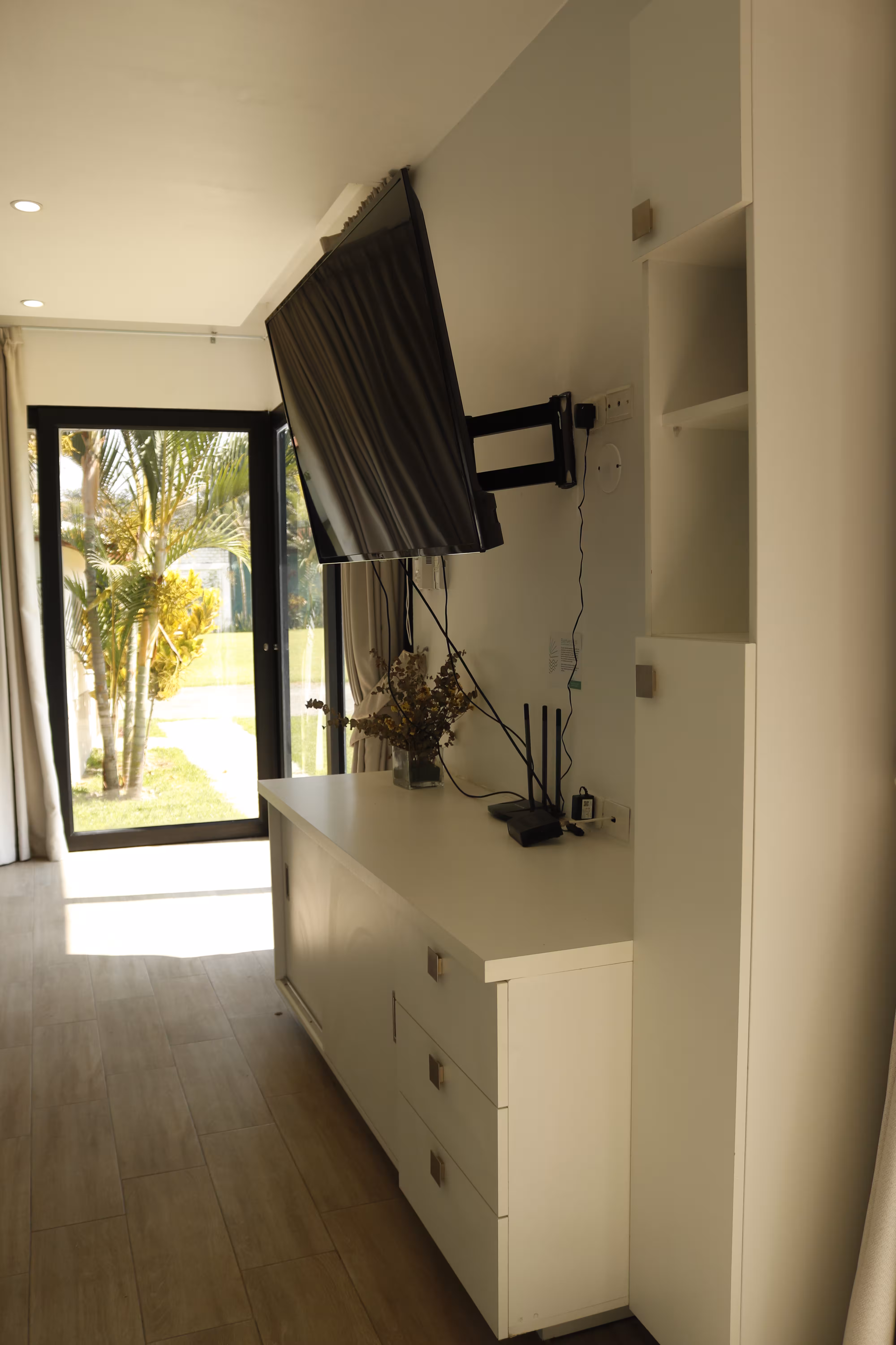 Sala con TV en la Cabaña